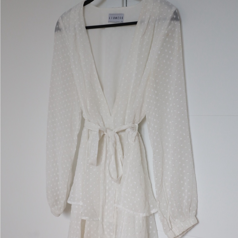 Lioness White Tie-Waist Deep V White Polka Dot Dress size Medium
